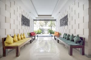 thumbnail: Lobby sitting area