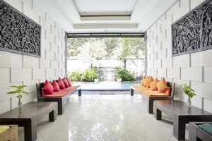 thumbnail: Lobby sitting area