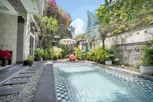 thumbnail: Outdoor pool