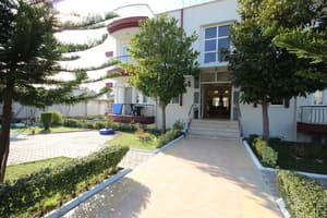 thumbnail: Front of property