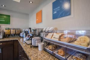 thumbnail: Breakfast area