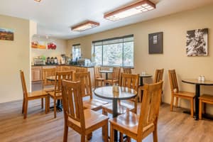 thumbnail: Breakfast area
