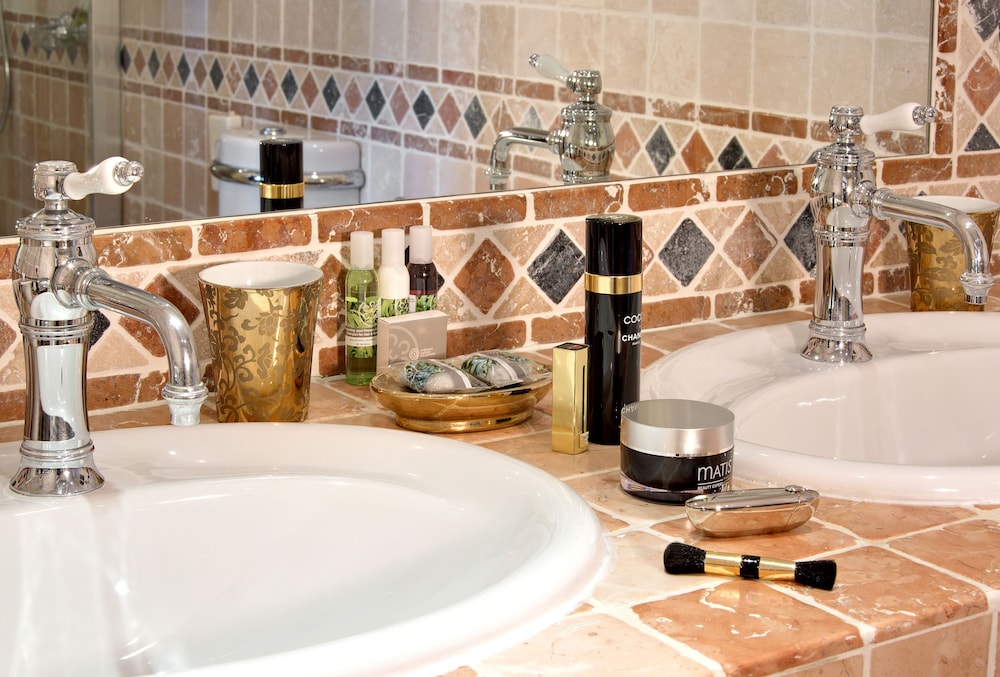 Bathroom amenities