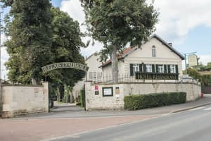 thumbnail: Property entrance