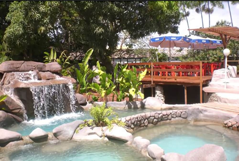 Pool waterfall