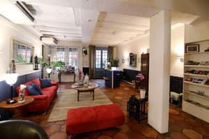 thumbnail: Interior entrance