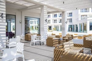 thumbnail: Bar (on property)