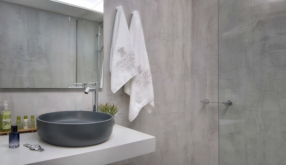 Bathroom sink