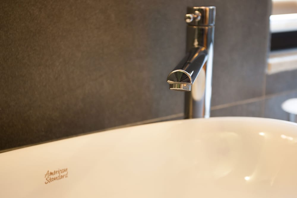 Deep soaking bathtub