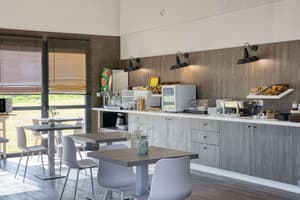 thumbnail: Breakfast area