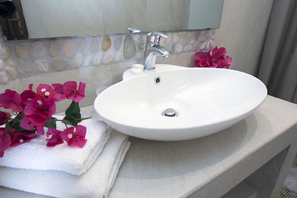 Bathroom sink