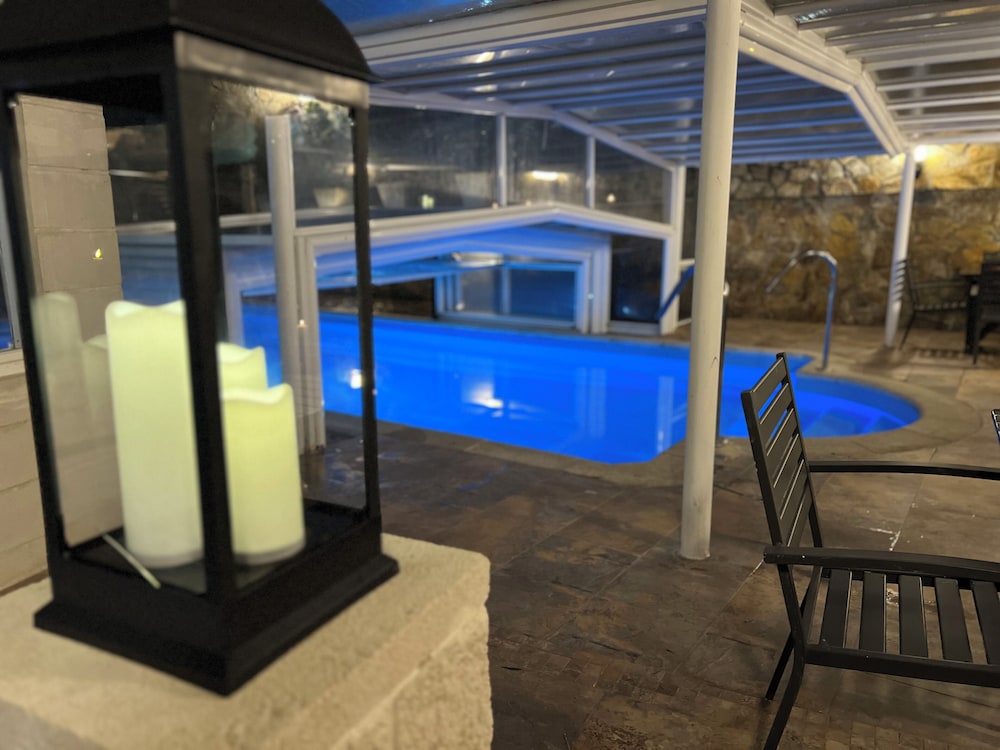 Indoor/outdoor pool