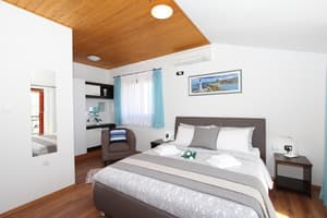 thumbnail: In-room dining
