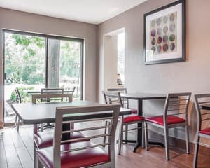 thumbnail: Breakfast area