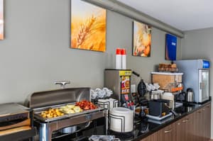 thumbnail: Breakfast area