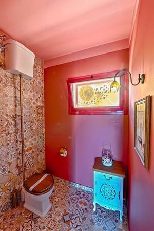 thumbnail: Bathroom amenities