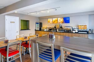 thumbnail: Breakfast area