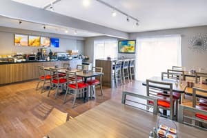 thumbnail: Breakfast area