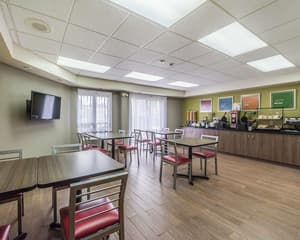 thumbnail: Breakfast area