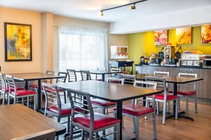 thumbnail: Breakfast area