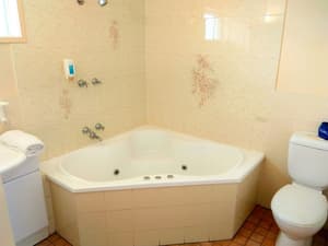 thumbnail: Jetted tub