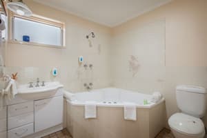 thumbnail: Jetted tub