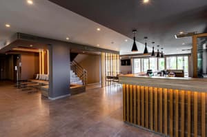 thumbnail: Bar (on property)