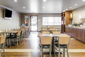 thumbnail: Breakfast area
