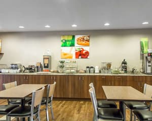 thumbnail: Breakfast area