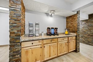 thumbnail: Breakfast area