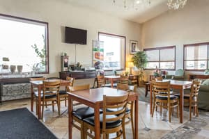 thumbnail: Breakfast area