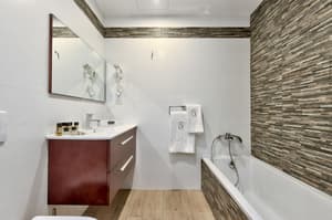 thumbnail: Bathroom amenities