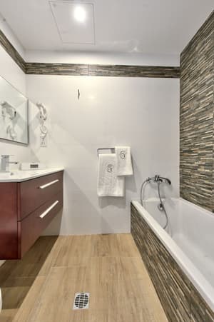 thumbnail: Bathroom amenities