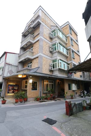 thumbnail: Front of property