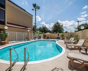 thumbnail: Pool