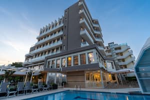 thumbnail: Front of property