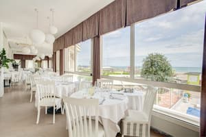 thumbnail: Restaurant