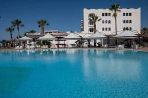 thumbnail: Poolside bar