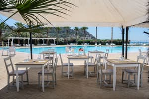 thumbnail: Poolside bar
