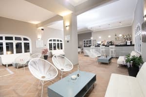 thumbnail: Bar (on property)