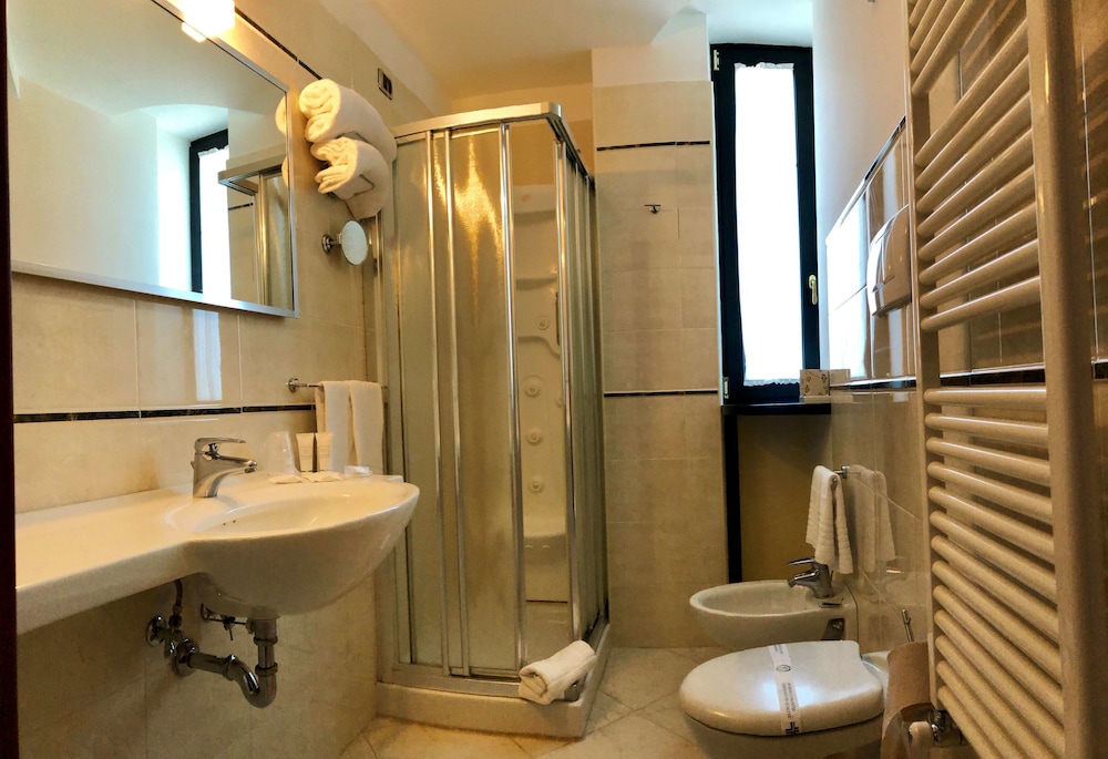 Bathroom shower