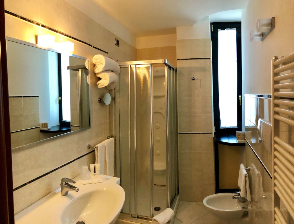 Bathroom shower