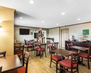 thumbnail: Breakfast area