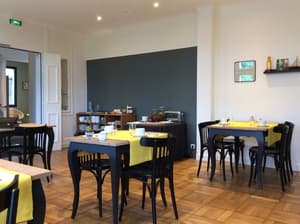thumbnail: Breakfast area