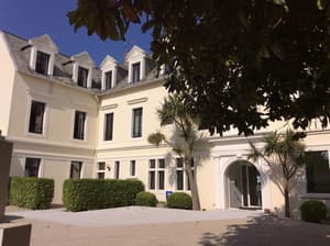 thumbnail: Front of property