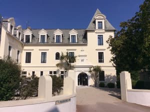 thumbnail: Front of property