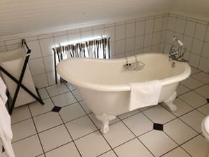 thumbnail: Deep soaking bathtub