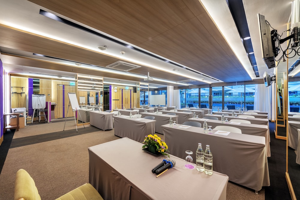 Meeting facility