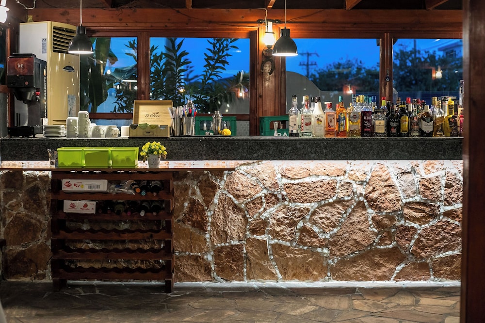 Poolside bar