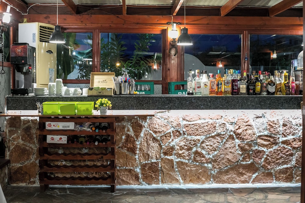 Poolside bar